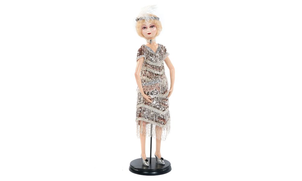 GATSBY SEQ.DRESS DOLL W/STAND SLV 65CM