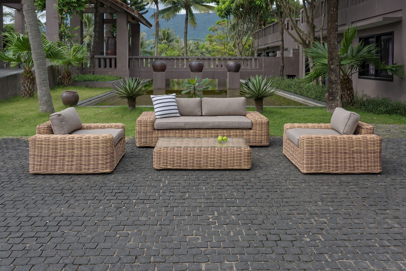 Yate-3 Lounge Set