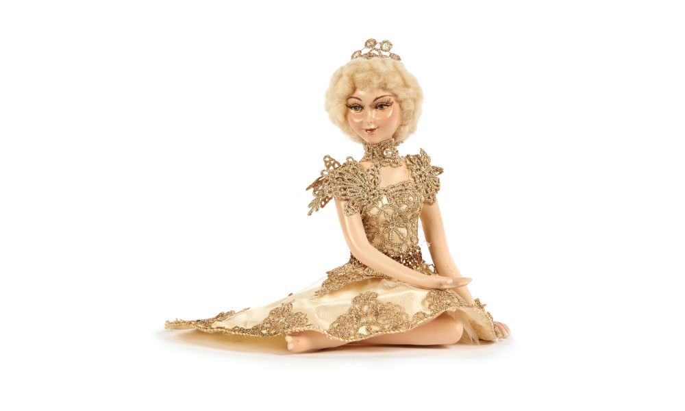 GOLD.LACE SITT.DOLL GLD/CRM 21,5CM